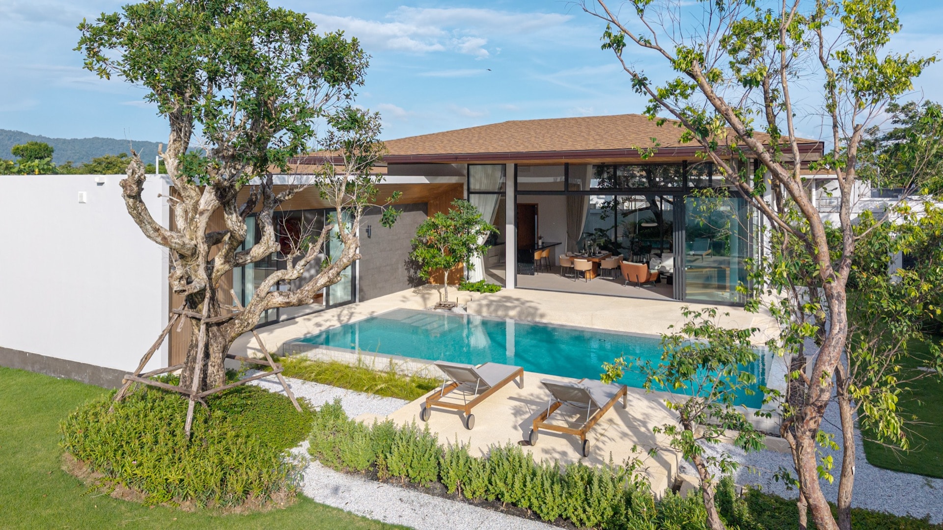 5 minutes to Naithon Beach